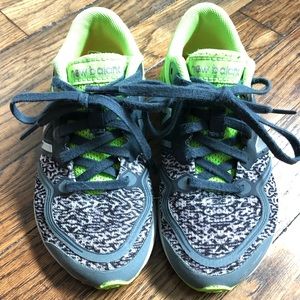 New balance kids size 11 - excellent condition